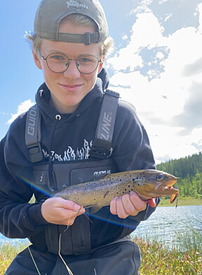 <b>UNG FISKER: </b>Even Grandre har testet sluker og spinnere for Villmarksliv siden han var 13 år gammel.