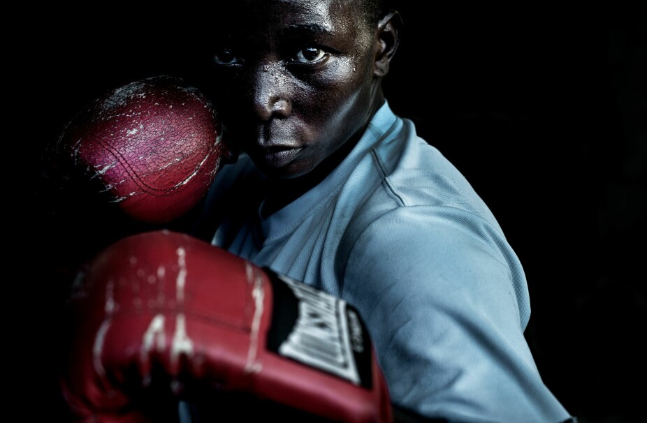 SEIG: Selv om livet har gitt henne brutale slag og blåmerker, forlater Moreen Ajambo, en av Ugandas beste boksere, aldri ringen.