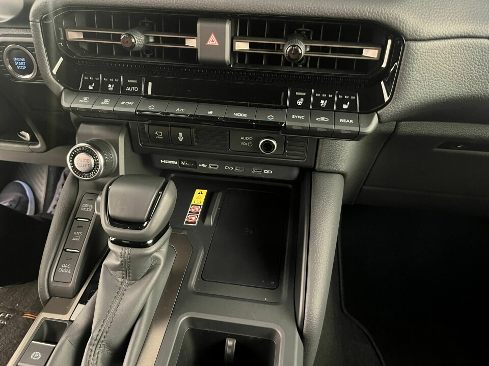 DIMENSJONER: Store knapper er fortsatt på plass.