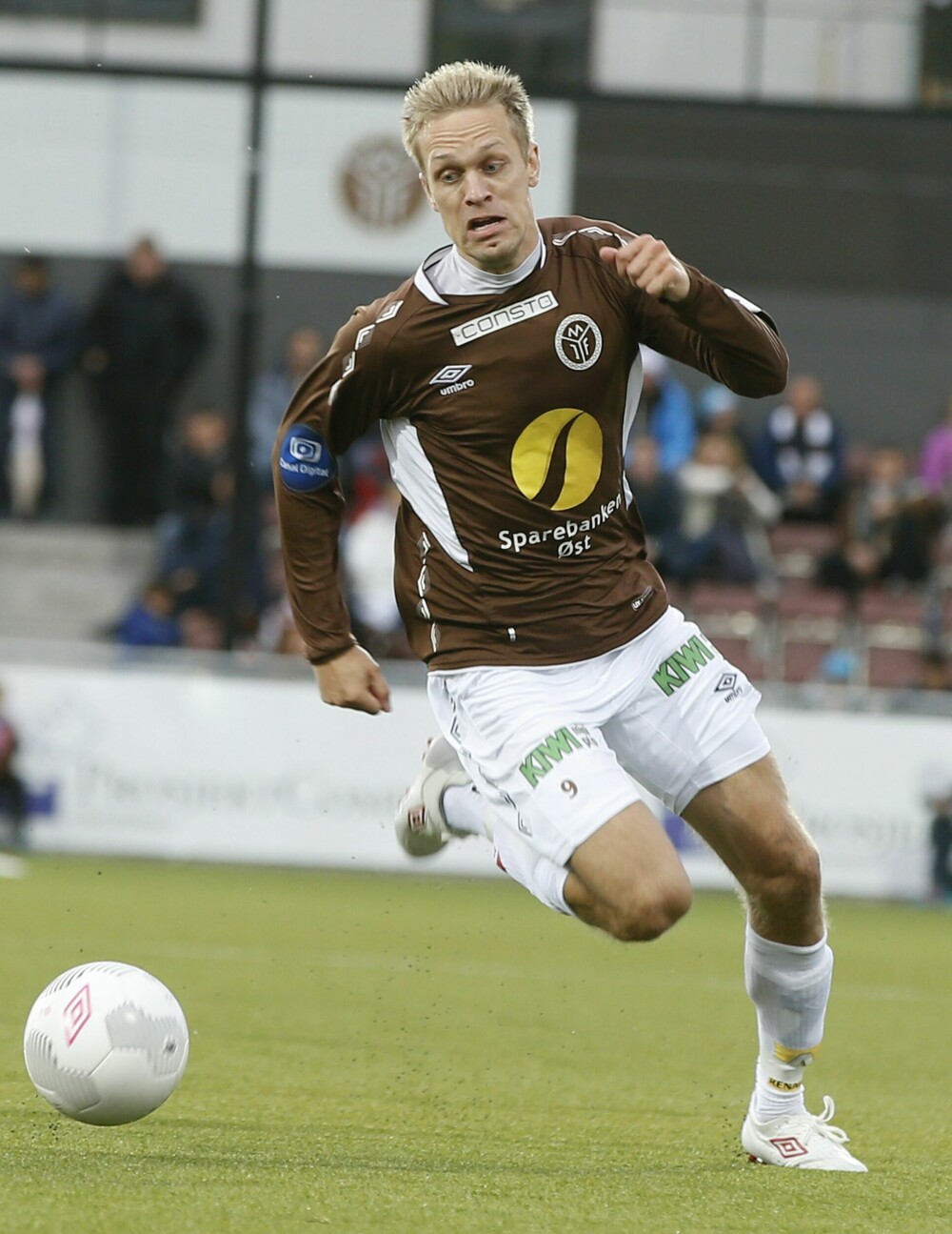 <b>FOTBALLSPILLER:</b> Mads var fotballspiller i Eliteserien for både Strømsgodset, Mjøndalen og Fredrikstad inntil han ga seg i 2018. Her i aksjon i 2015.