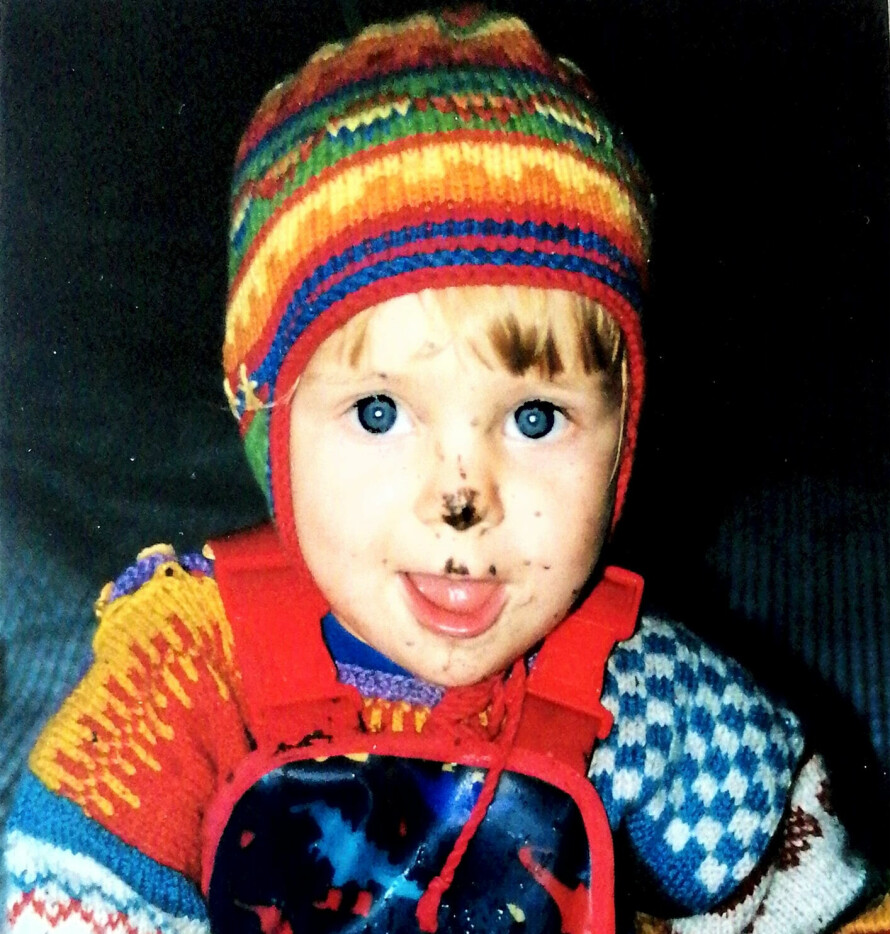 AKTIV: Mats var et aktivt barn, og elsket å være ute, med luftgevær, fotball og cowboyleker.