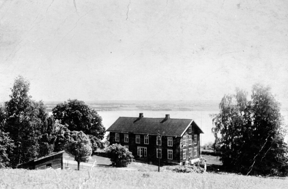 <b>UTSIKT:</b> Fra Kjelsrud gård ville Vidkun Quisling ha utsikt over både Mjøsa og Hamar i øst.