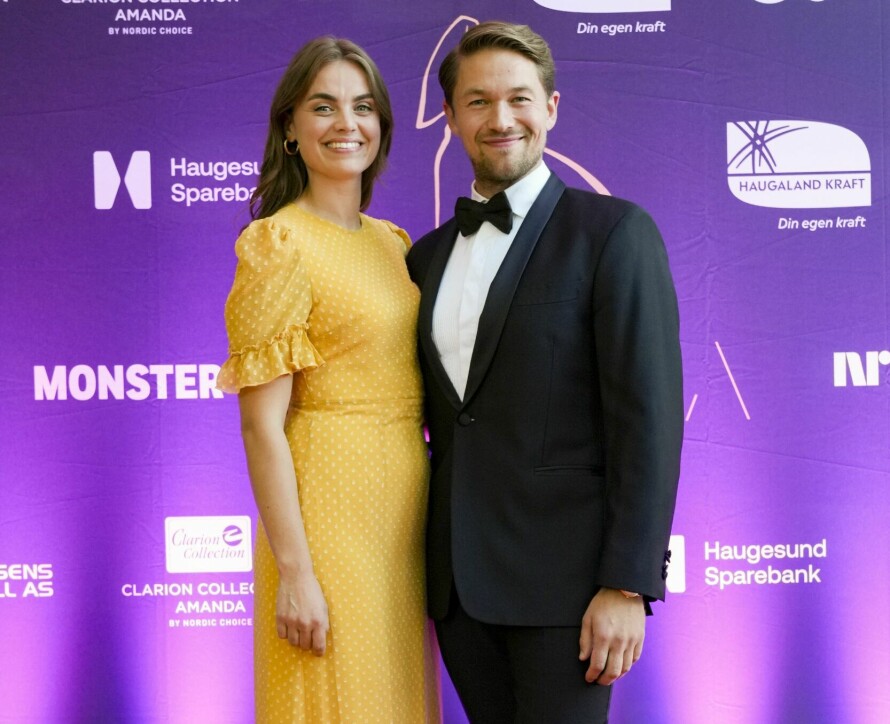 FLOTT PAR: Jakob Oftebro og Hannah Chocron avslørte at de er et par i 2017. Året etter ble de foreldre til en liten jente.