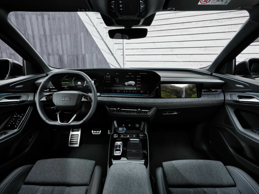 <b>SKJERMER:</b> De fleste knappene er ryddet vekk fra senterkonsollen, men Audi har beholdt volumknappen.  
