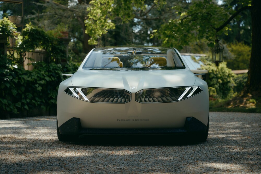 <b>ELEKTRISK 3-SERIE:</b> BMW Vision Neue Klasse er en konseptbil, men tross det futuristiske designet så skal ikke det skille seg voldsomt fra bilen som faktisk går i produksjon. 