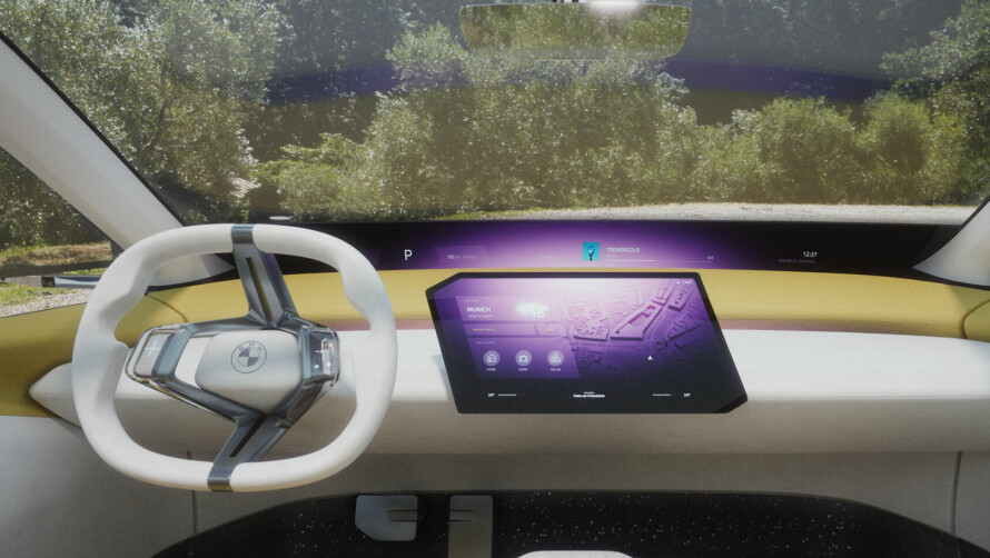 BREDSKJERM: BMW Panoramic Vision er et head up-display som projiseres nederst på frontruten i full bredde.