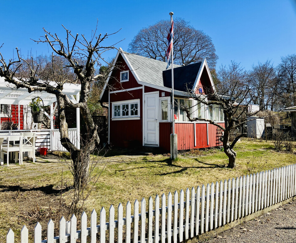 MALINGENS FORDELER: Liker du en jevn, dekkende overflate på hyttas eksteriør, bør du velge maling fremfor dekkbeis eller beis. Maling beskytter også treverket best over tid.