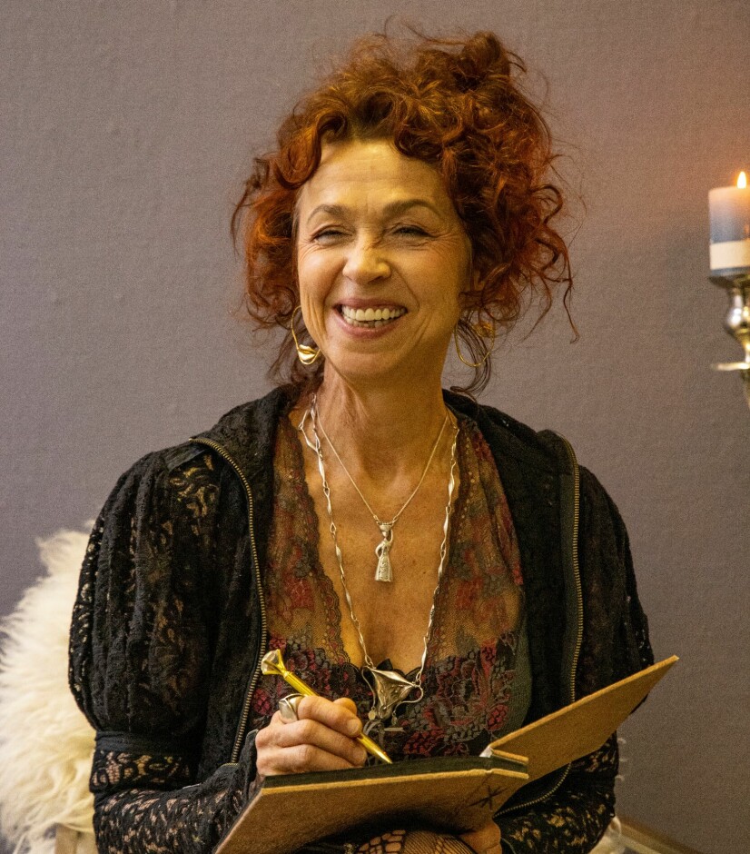 FRUKTBARE: Kvinner er mest fruktbare i 20-22 årsalderen. Fra et evolusjonsteoretisk perspektiv, finner menn kvinner i denne alderen tiltrekkende, informerer sexolog Marina Manuela de Paoli.