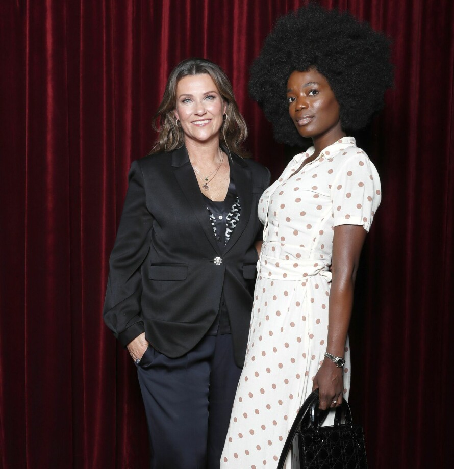 TINASHE WILLIAMSON: – Jeg trodde på ordentlig vi kom til å havne i fengsel om vi ble tatt. Det er noe som skjer med kroppen når du er i en slik situasjon. Du er virkelig jaget, forteller Tinashe Wiliamsson til Her og Nå.