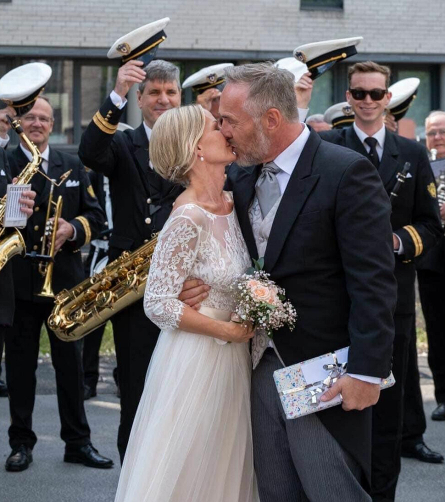 FOR FULL MUSIKK: Kampen Janitsjarorkester slo an tonen for brudeparet Eva og Michael.