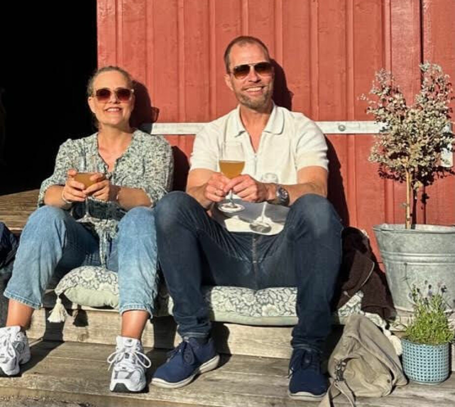 <b>GODE MINNER:</b> Henriette og Rune nyter solen på Tjøme, på samme sted som de giftet seg. 