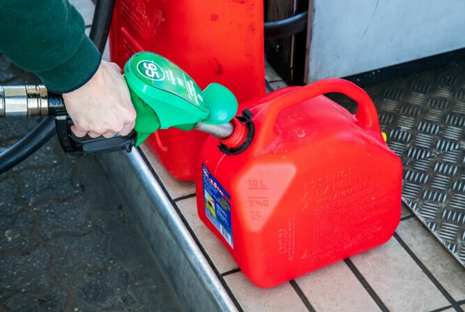 <b>IKKE SMART:</b> Langvarig lagring av E10-bensin kan være problematisk. Det betyr noen sjekkpunkter før du kjører etter vinteren.