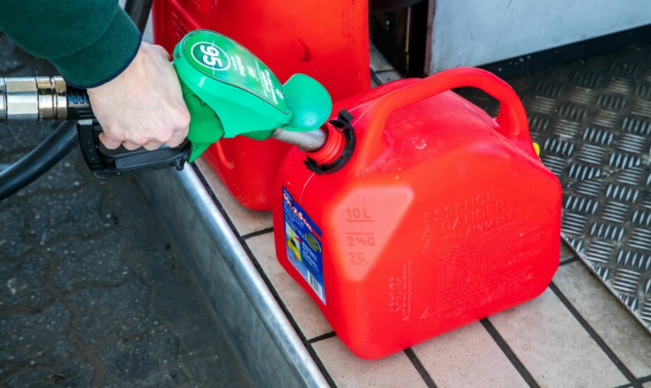 <b>IKKE SMART:</b> Langvarig lagring av E10-bensin kan være problematisk. Her får du noen viktige ekspertråd før båt og bensintank skal i opplag.