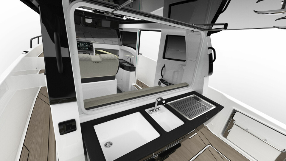 ÅPNER OM: Det digre vinduet akter på kabinen til C30 kan åpnes helt opp.