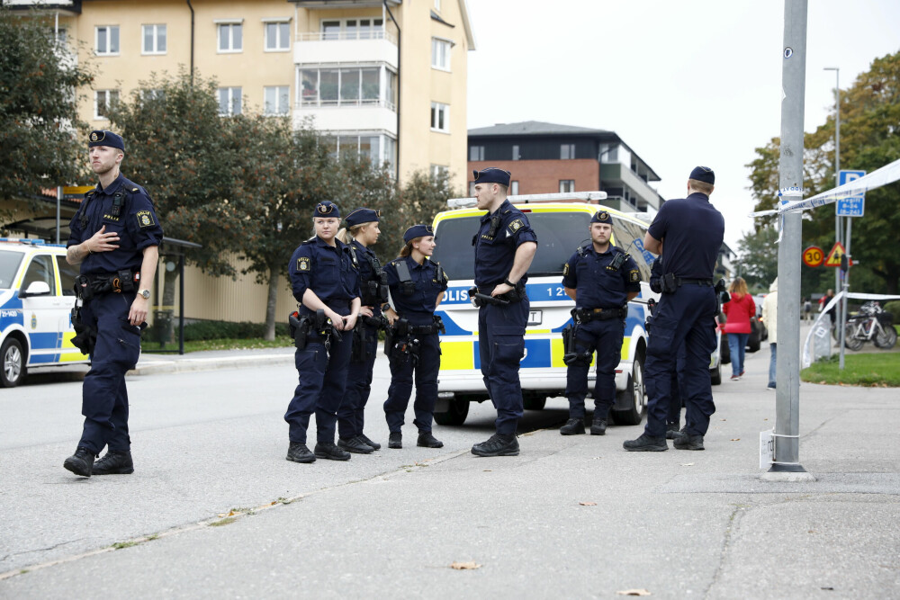 <b>PÅ HÆLA:</b> Svensk politi sliter med å få grep om den stadig mer omseggripende gjengvolden i Sverige. Krigen har sitt utspring i Uppsala, der dette bildet er tatt etter at en person ble funnet skuddskadet i en trappeoppgang i september i år.