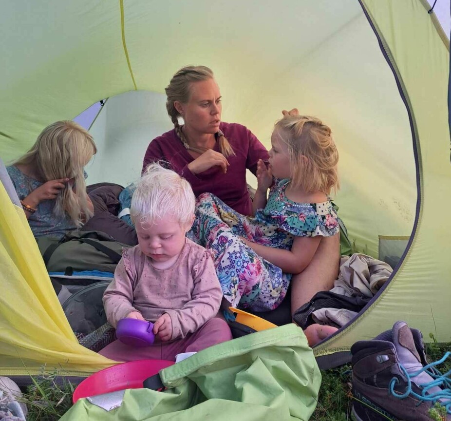 <b>TELTLIV</b>: Familien Read har i all hovedsak bodd i telt gjennom de 70 dagene på tur. De voksne og Rose på ett år har bodd tett i tett med Mina og Lilje i eget telt.
