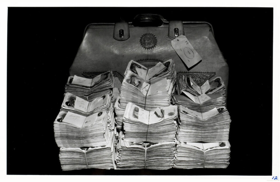 CASH IS KING: En av koffertene med utbyttet fra togranet. Men brorparten av ransutbyttet kom aldri til rette.