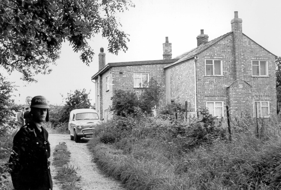 SKJULESTEDET: 14. august ble ranernes tilfluktssted, Leatherslade Farm, funnet. Politiet holdet vakt utenfor.