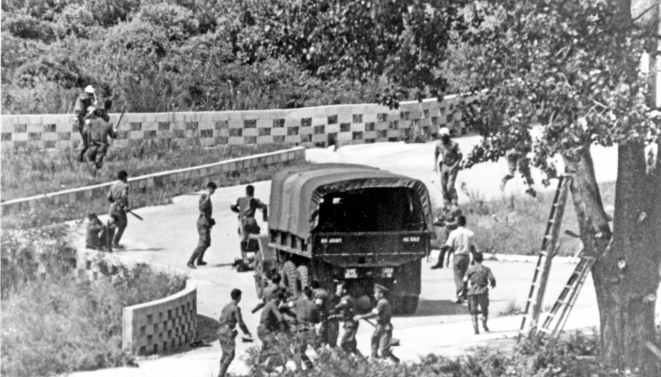 BLODIG TREFELLING: To amerikanske soldater ble drept da soldater fra den nordkoreanske folkearmeen angrep dem i JSA-sonen ved i Panmunjom-grense­overgangen den 18. august 1976. Den dødelig konflikten ble utløst av et tre.