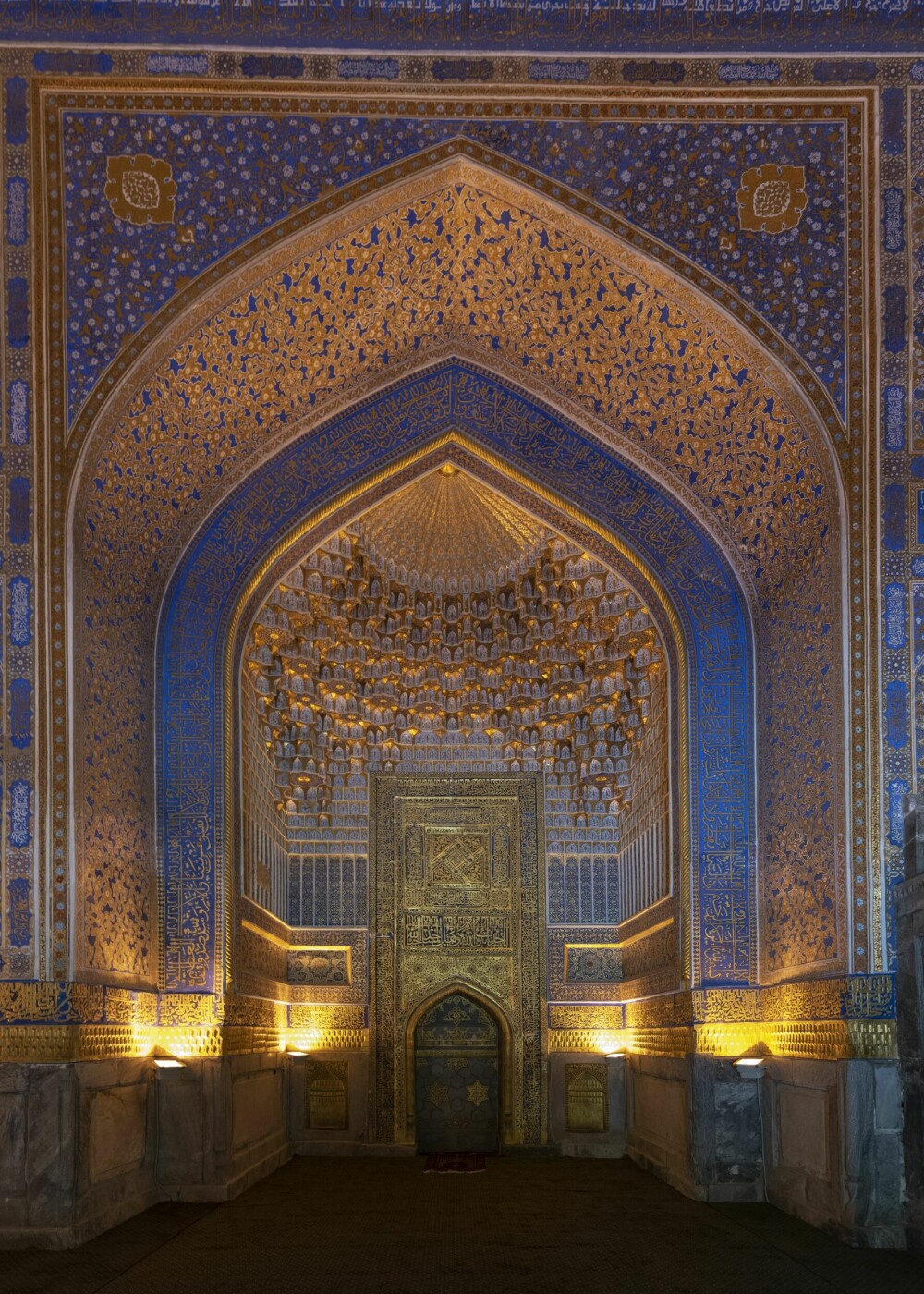 <b>PRAKTFULL:</b> Innsiden av Ulugh Beg madrassaen i Registan, Samarkand.