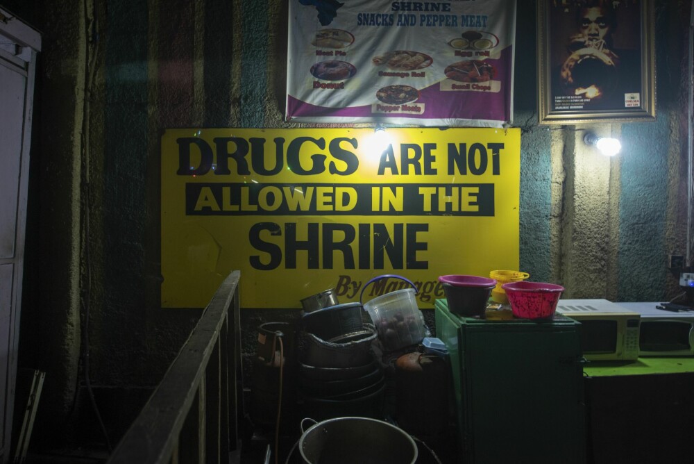 <b>DOP:</b> Narkotika er offisielt forbudt på New Africa Shrine, men som ellers i Lagos, dersom det står forbudt, betyr det at det foregår.