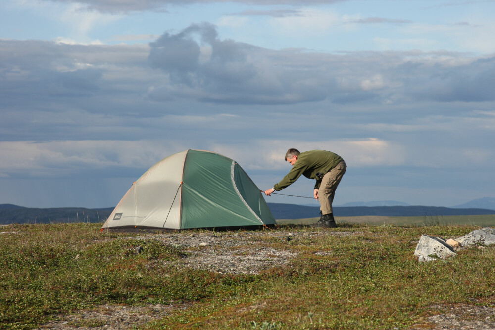 <b>VIS HENSYN:</b> I utmark kan du stort sett fritt sette opp teltet ditt så lenge du tar hensyn til andre og naturen. 
