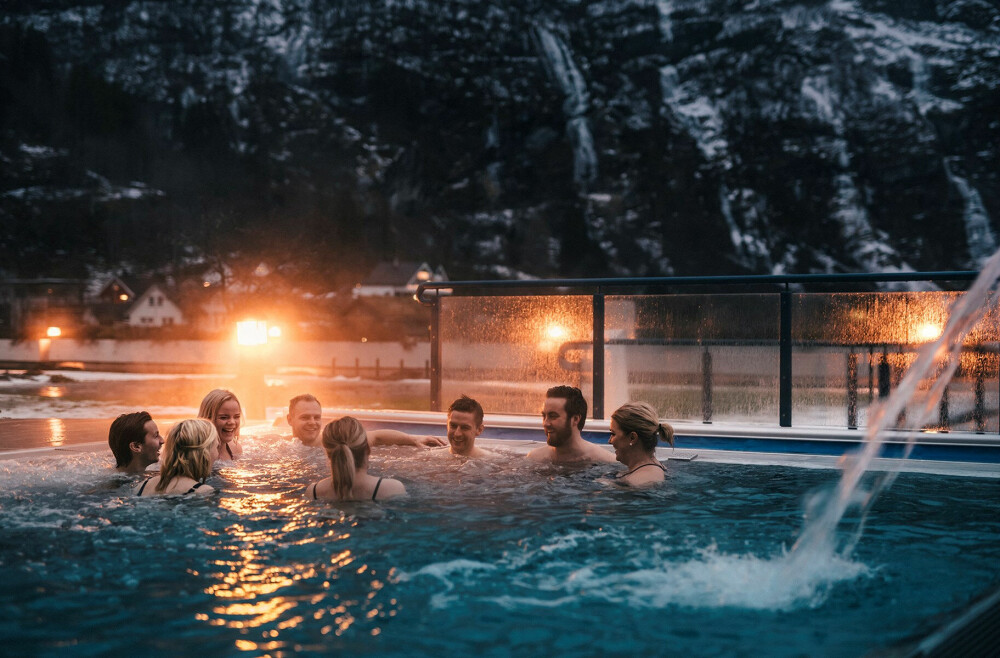 <b>BADELIV:</b> Hotellets gjester kan nyte godt av oppvarmede bassenger både innendørs og utendørs.