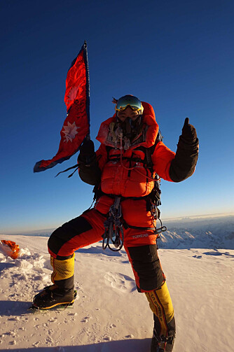 <b>VINTERFERIE:</b> Kilu Pemba brukte vinterferien fra jobben på Leirvassbu og Juvasshytta i Jotunheimen i 2021 på å være først på toppen av verdens nest høyeste og kanskje farligste fjell.