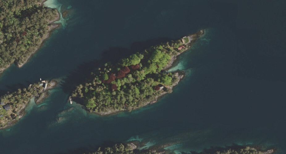 HISTORISK ØY: Et luftfoto viser Solstråleøya ved Tysnes.