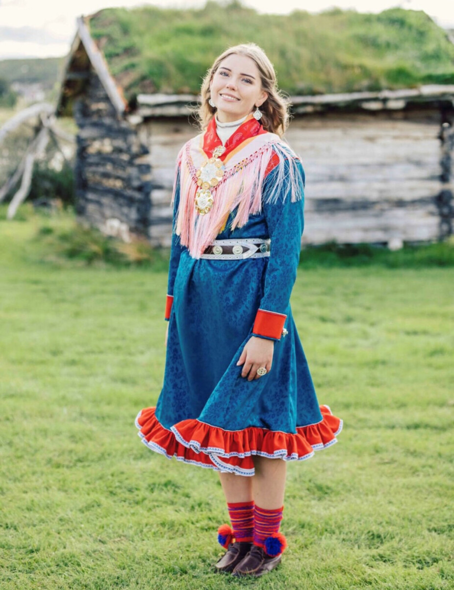 <b>KOFTEFIN:</b> Her har Vibeke på seg lettkofte fra Polmak, sydd av en samisk håndverker i Tana. 