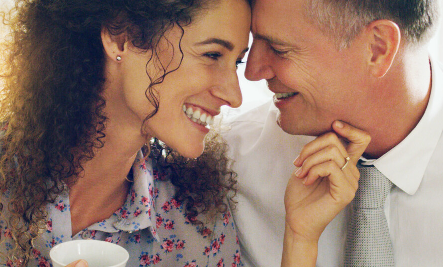 DATING: Sexolog mener det er mer sosialt akseptert at menn dater yngre kvinner. Det kan foreligge flere grunner til hvorfor menn foretrekker yngre kvinner.