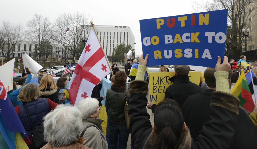 PROTESTER: Mange georgiere motsetter seg den russiske tilstedeværelsen i landet
