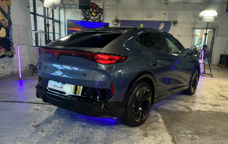 SPANSK TEMPERAMENT: Cupra Tavascan er en barskere og sportsligere utseende versjon av ID.5 GTX. Om den faktisk er nevneverdig sportsligere å kjøre gjenstår å se.