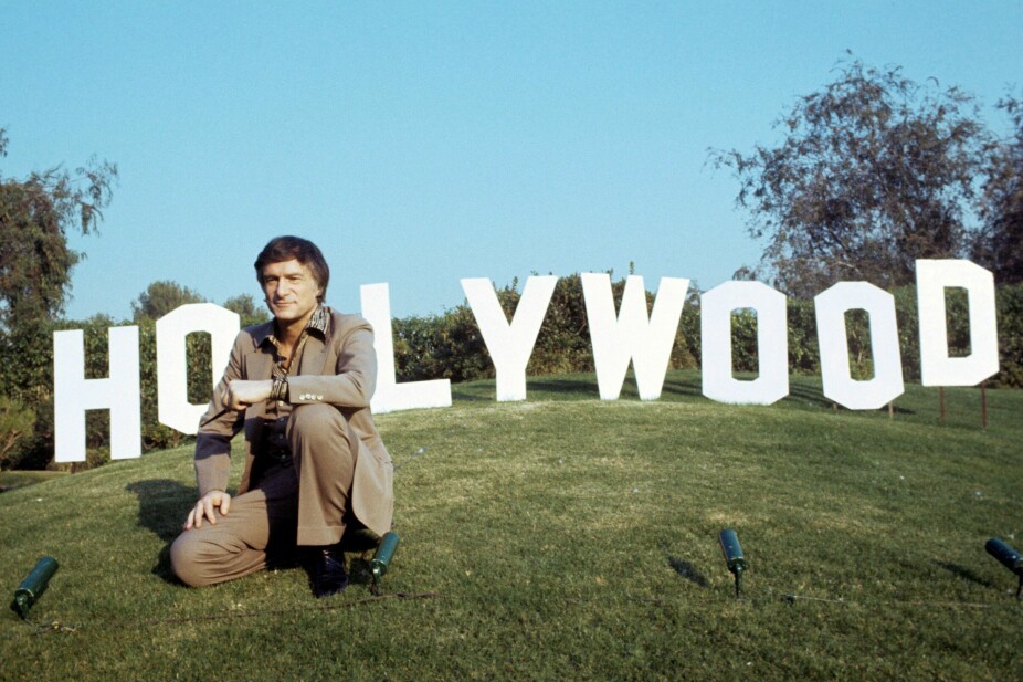 <b>REDNINGSMANNEN:</b> På 1970-tallet ble Hollywood-skiltet ødelagt av flere stormer og forfall. Playboy-gründeren Hugh Hefner startet en innsamlingsaksjon for å redde Hollywood-skiltet med nye bokstaver i 1978. Selv kjøpte han bokstaven Y.