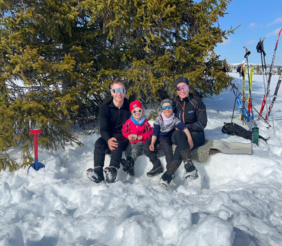 <b>OFTE UTE:</b> Morten Brestad, Adrian (7), Amalie (4) og Karianne Bø koser seg på tur året rundt.