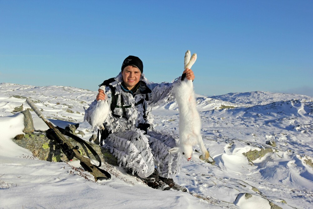 <b>SPORJAKT:</b> Dyr og fugler med hvit vinterpels kan være svært vanskelig å oppdage i snølandskapet, men sporene i snøen røper hvor de har gått.