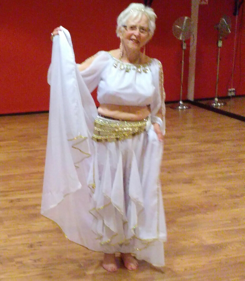 <b>MAGEDANS:</b> Sammen med en gruppe magedansere deltok Grethe i Norske Talenter på TV2 for noen år siden. Da var hun over 90 år gammel. 
