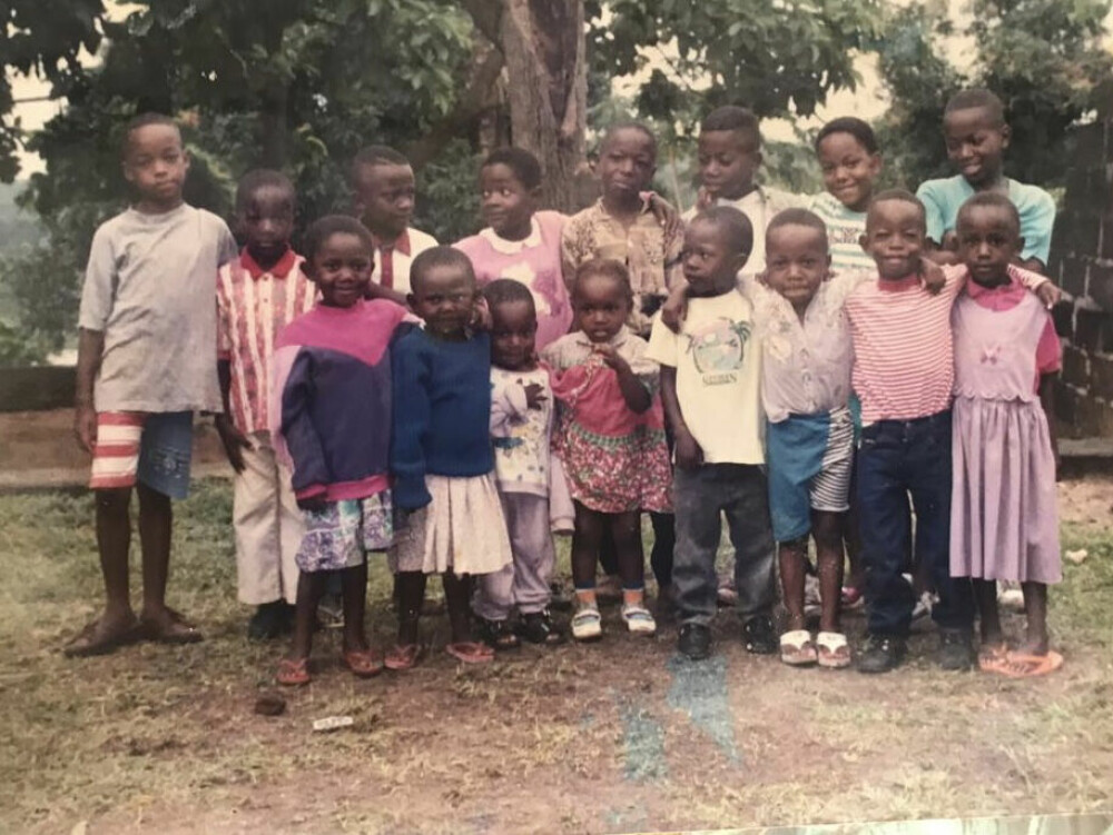 <b>STORFAMILIEN:</b> Mush sammen med kusiner og fettere før krigen brøt ut i Den demokratiske republikken Kongo.
