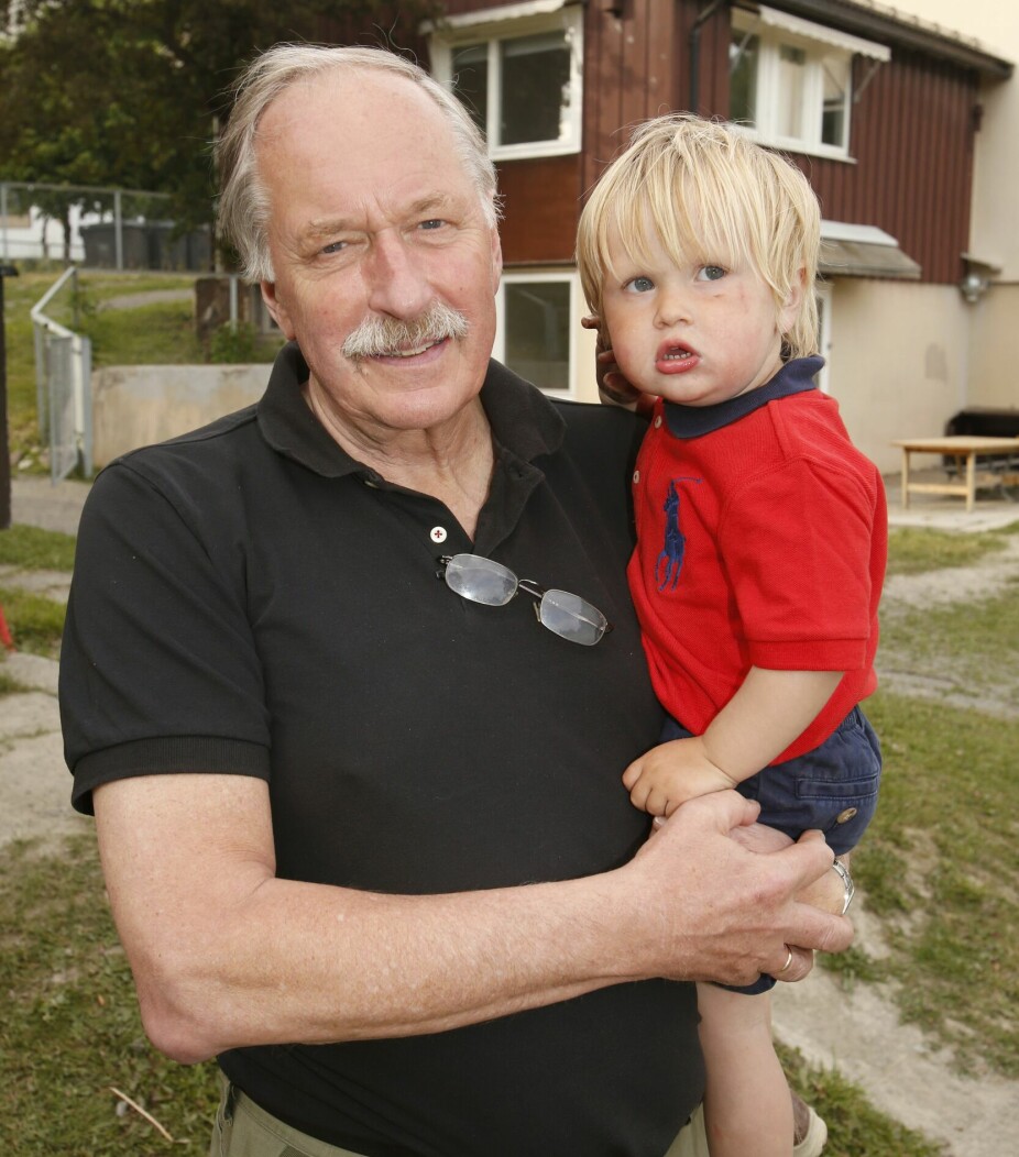 <b>BARNEKJÆR:</b> Johan har levd et aktivt liv, men har alltid funnet tid til å være sammen med barnebarn. Her er han med to år gamle Liam i 2014.