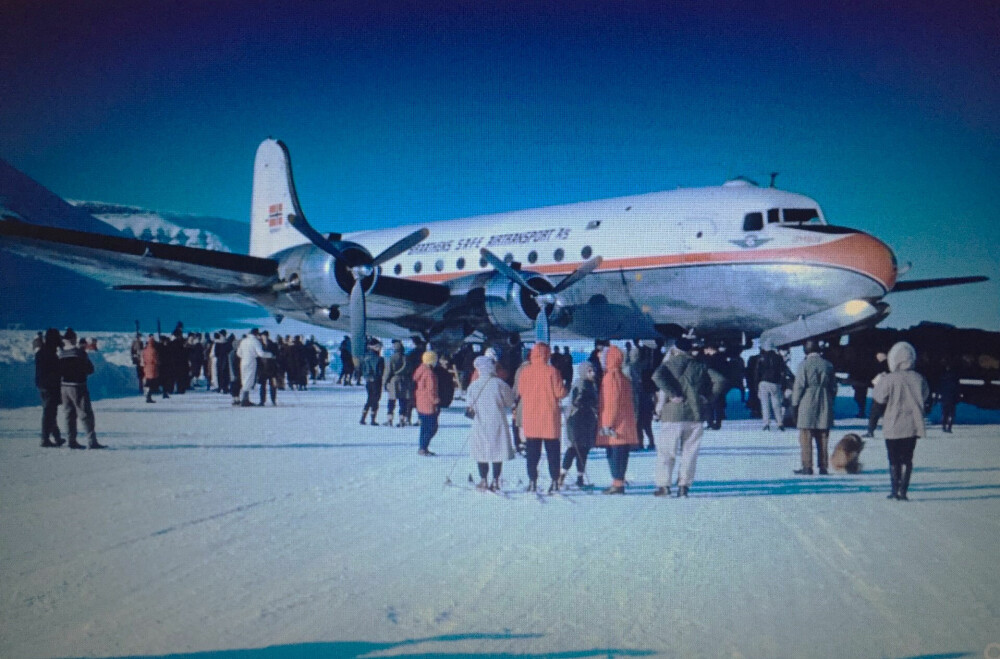 <b>ISFARER:</b> 2. april 1959 landet DC4'eren fra Braathens SAFE for første gang på islagt rullebane på Svalbard.