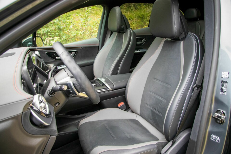 MERCEDES: Sportsseter med moderat utforming gir fin kombinasjon av støtte og komfort.