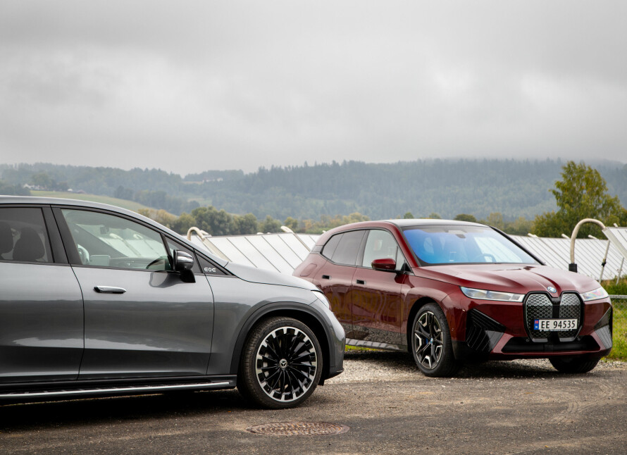 DUELL: Mercedes EQE SUV er den beste på komfort av duellantene, men BMW iX tar igjen som det holder på batterikapasitet, rekkevidde og lasteevne.