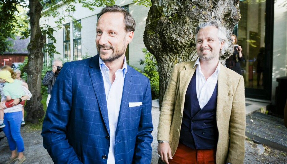 <b>GODE VENNER: </b>Kronprins Haakon og Ari Behn trivdes sammen. Her på kunstutstilling i Drammen.