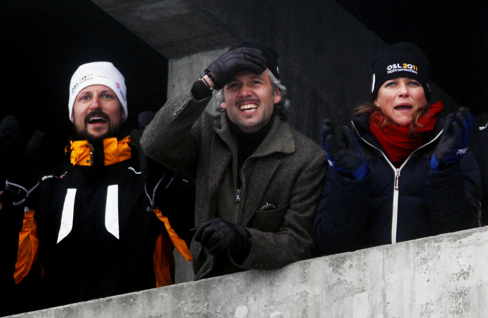 <b>I HOLMENKOLLEN:</b> Kronprins Haakon, Ari Behn og prinsesse Märtha under ski-VM i Oslo i 2011. <b>I HOLMENKOLLEN:</b> Kronprins Haakon, Ari Behn og prinsesse Märtha under ski-VM i Oslo i 2011.