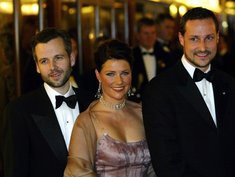 <b>GALLAMIDDAG:</b> Ari Behn, prinsesse Märtha og kronprins Haakon på Grand Hotel i Oslo i 2004.