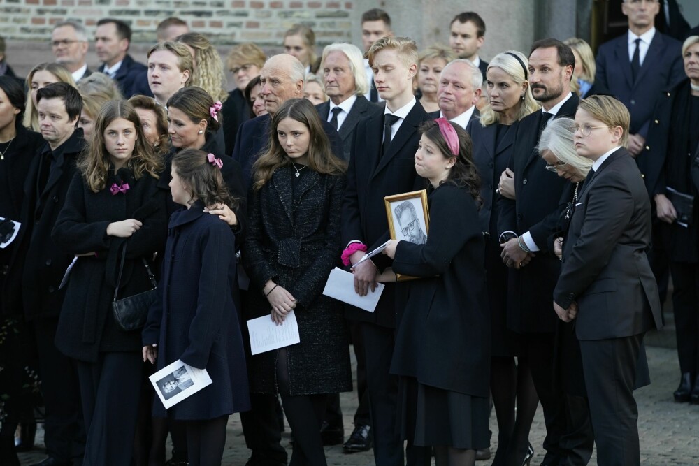 <b>TRIST DAG:</b> 3. januar 2020 tok kronprins Haakon og resten av familien avskjed med Ari Behn i Oslo domkirke.