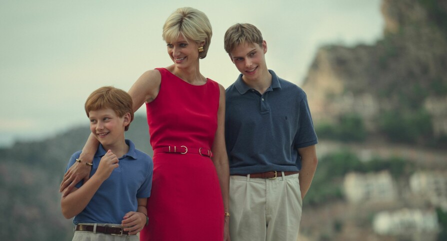 <b>FØR TRAGEDIEN:</b> I den siste sesongen fortsetter den australske skuespilleren Elizabeth Debicki i rollen som Diana. De britiske guttene Fflyn Edwards (til venstre) og Rufus Kampa spiller henholdsvis prins Harry og prins William.
