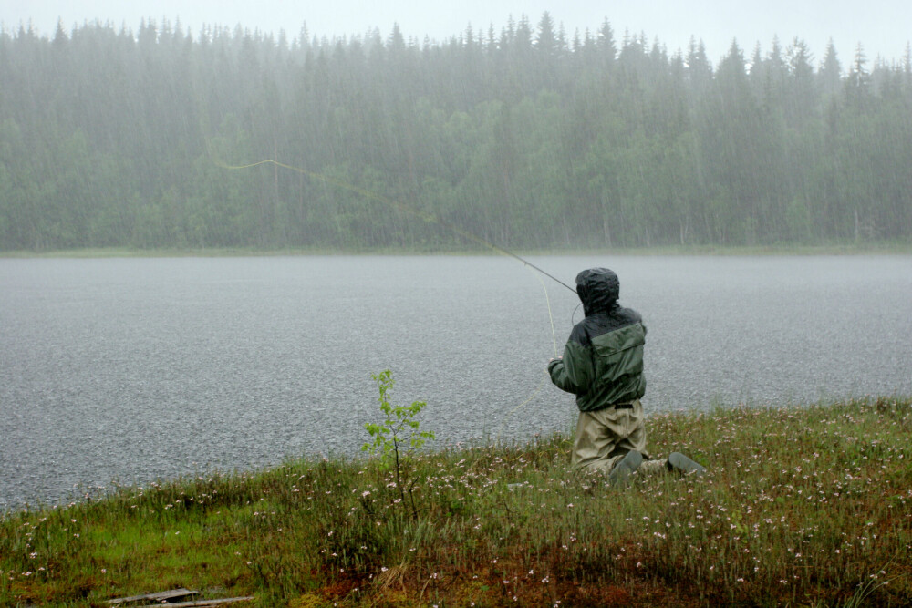 <b>IKKE BRA:</b> Langvarig, kraftig regn kan gjøre fisket håpløst.