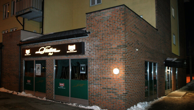 <b>ÅSTED:</b> Lennart Faugli hadde adgangsforbud ved Station Pub i Mysen, og ble angrepet av dørvakten og slått helseløs utenfor denne i 2003. 