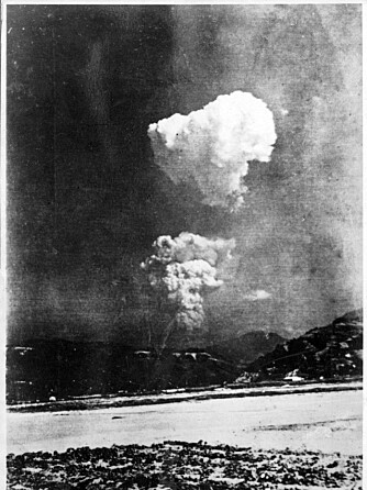 <b>FØRSTE GANG:</b> Atombomben «Little Boy» drepte mellom 90 000 og 146 000 mennesker, de fleste sivile, i Hiroshima. Dette bildet ble funnet på en skole i 2013, og er trolig tatt en mil unna byen rundt 30 minutter etter detonasjonen. 